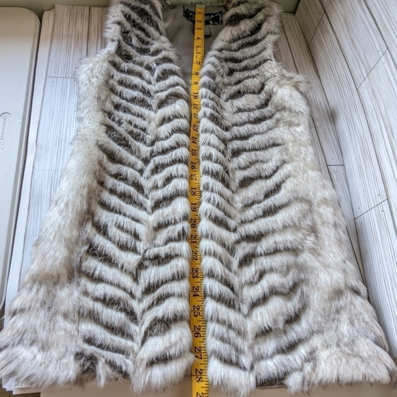 Daytrip Open Front Faux Fur Vest In Gray Black and White Size XS - Picture 15 of 15